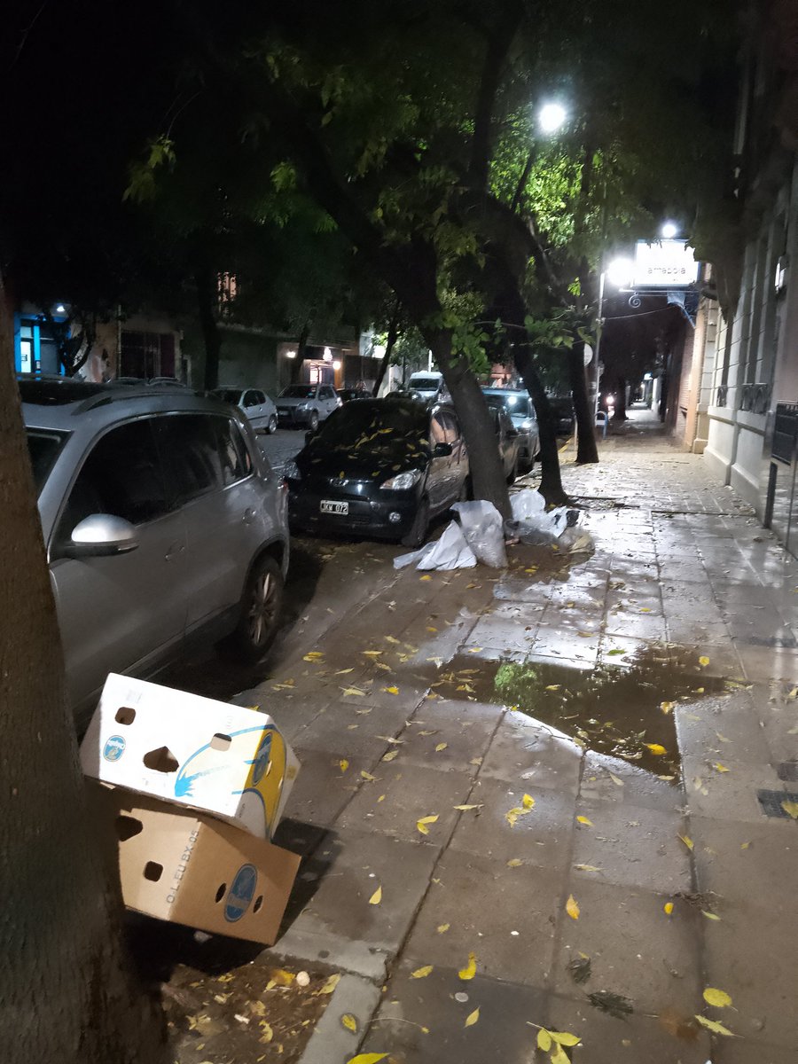 Las nochecitas en Nicaragua y Gurruchaga (Palermo) tienen ese no se qué, de mugre y abandono. No es ABL, es una estafa. 

<a href="/jorgemacri/">Jorge Macri</a> <a href="/claramuzzio/">Clara Muzzio</a> <a href="/gcba/">Buenos Aires Ciudad</a>