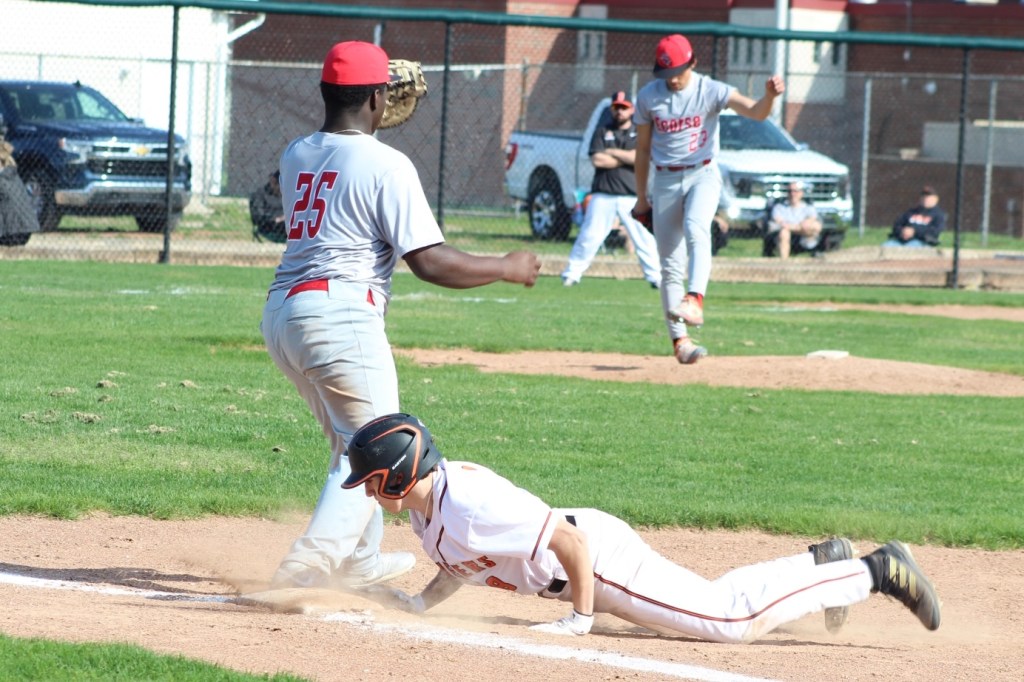 PHOTO GALLERY: Baseball – Ecorse vs Dearborn High trib.al/rgq1Jzp