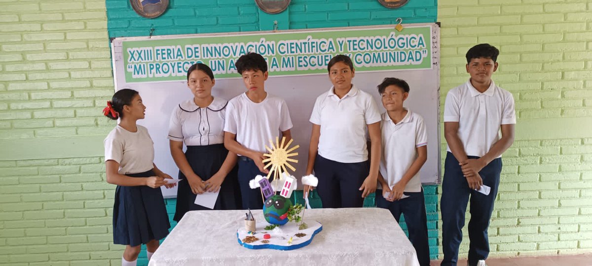 👩‍🔬🧑🏻‍🔬XXXIII Feria de Innovación y Tecnología. 'Mi Proyecto un aporte a mi Escuela y Comunidad.' Con la participación de estudiantes de Educación Secundaria del Instituto Julio César Castillo Ubau. 📖🔬⚗️