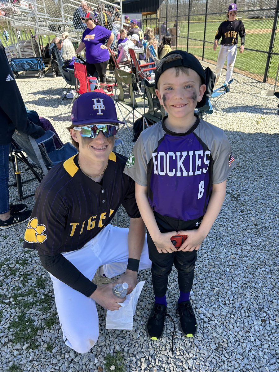 ethancampbell09's tweet photo. More than a game. hanging out with the young baseball players between doubleheader games! https://t.co/3YRhGni9sn