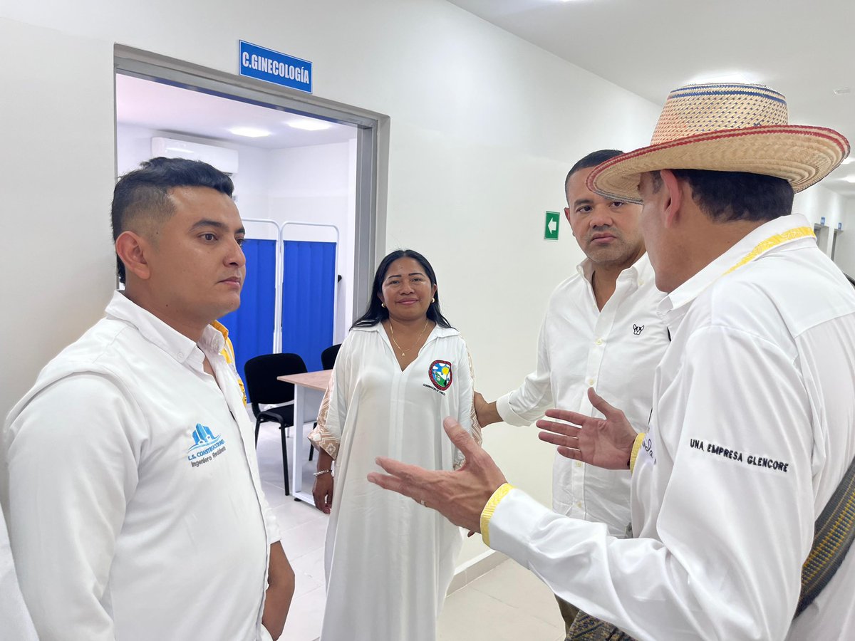 LAGUAJIRAGOB's tweet photo. Con la comunidad del Resguardo Indígena Provincial, de Barrancas, inauguramos el Puesto de Salud Intercultural, donde recibirán atención con medicina occidental y ancestral, con @misavelasquezg, delegado por el Gobernador, autoridades tradicionales y la presidenta de @CerrejonCol https://t.co/FJhKwpwRWm