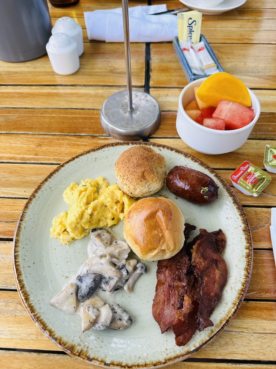 WILLfindways's tweet photo. Ang ganda ng araw, ang sarap ng kape ko,
Kumpleto ang tulog ko.
Oras na para magBuffet Breakfast naman ako.
⭐️⭐️⭐️
#LabYourHeart
#WanderingDaysAhead
#AlwaysStriveNeverSettle
#NutriWILL
#WILLFindWays
#ThankYouLord https://t.co/qovHg2pbg6