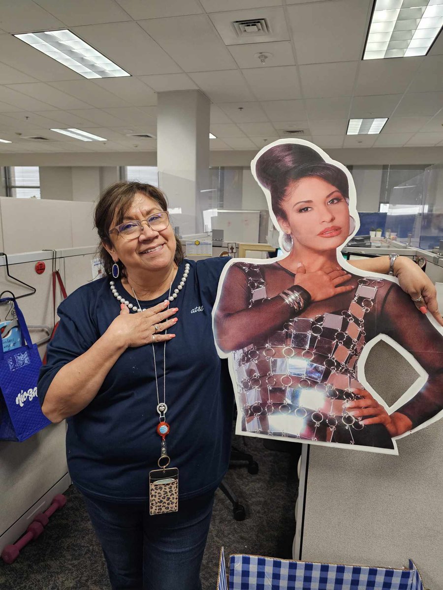 HROperations21's tweet photo. Celebrated #SelenaDay at work. Pizza, coke and wearing a little Selena swag! https://t.co/YxAqYfAaOV