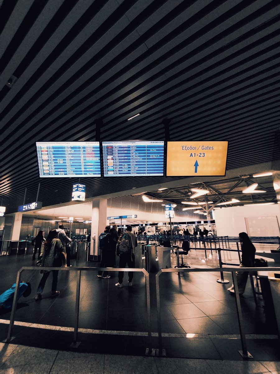 Late Night Travelling ✈️ @ Athens Airport #TravelVibes #Airport #Travellers