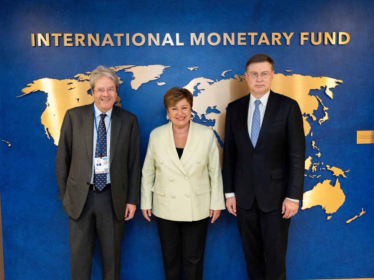 Excellent discussion with @EU_Commission @PaoloGentiloni and @VDombrovskis on the sidelines of the #IMFMeetings in Washington today. We discussed the global economic outlook, and the impacts of geoeconomic fragmentation.