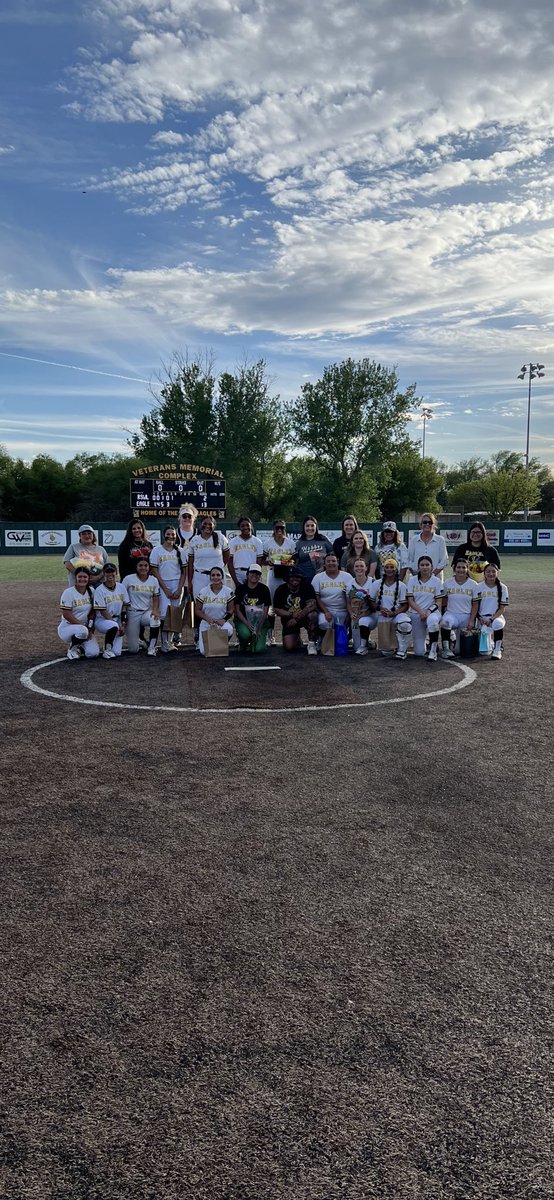 Lady Eagles Softball showing  love to our teachers at tonight’s teacher appreciation game vs Roswell High School. The Lady Eagles won 13-2  in game one. PC: @JaySo11 
#thankyouteachers! 
#TheGoldStandard