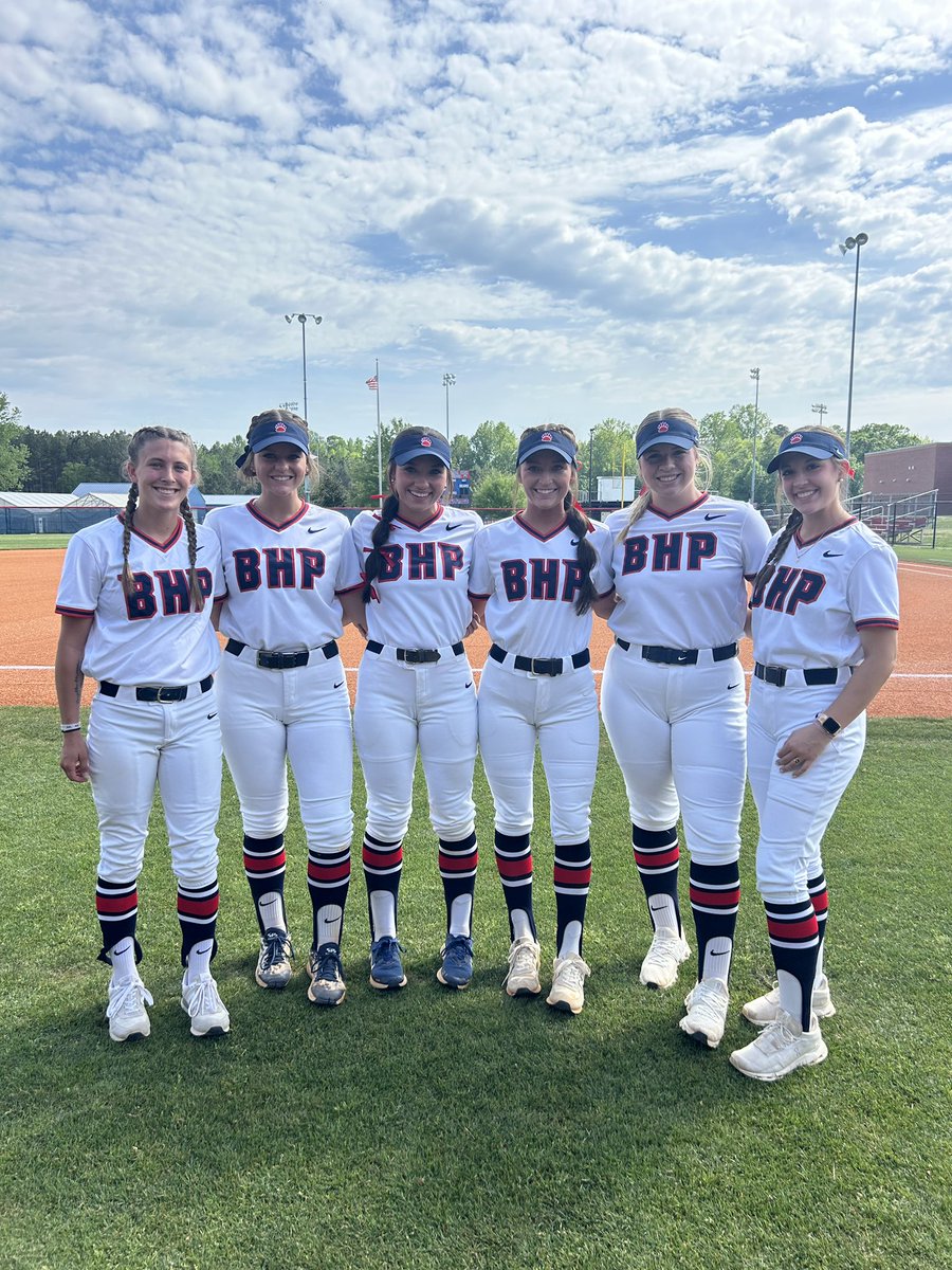 SENIOR NIGHT was a SUCCESS!        The 🐻’s pick up 2 W’s to get to #20. 
<a href="/livvhall19/">Liv Hall</a> got 2 W’s in the ⭕️.
<a href="/Emmajo2025/">Emmajo</a> with 2H 1HR 5RBI
<a href="/livvhall19/">Liv Hall</a> <a href="/Chloe_Maness24/">Chloe Maness</a> &amp; Mattie Hinson all add hits on the night. #OwnIt