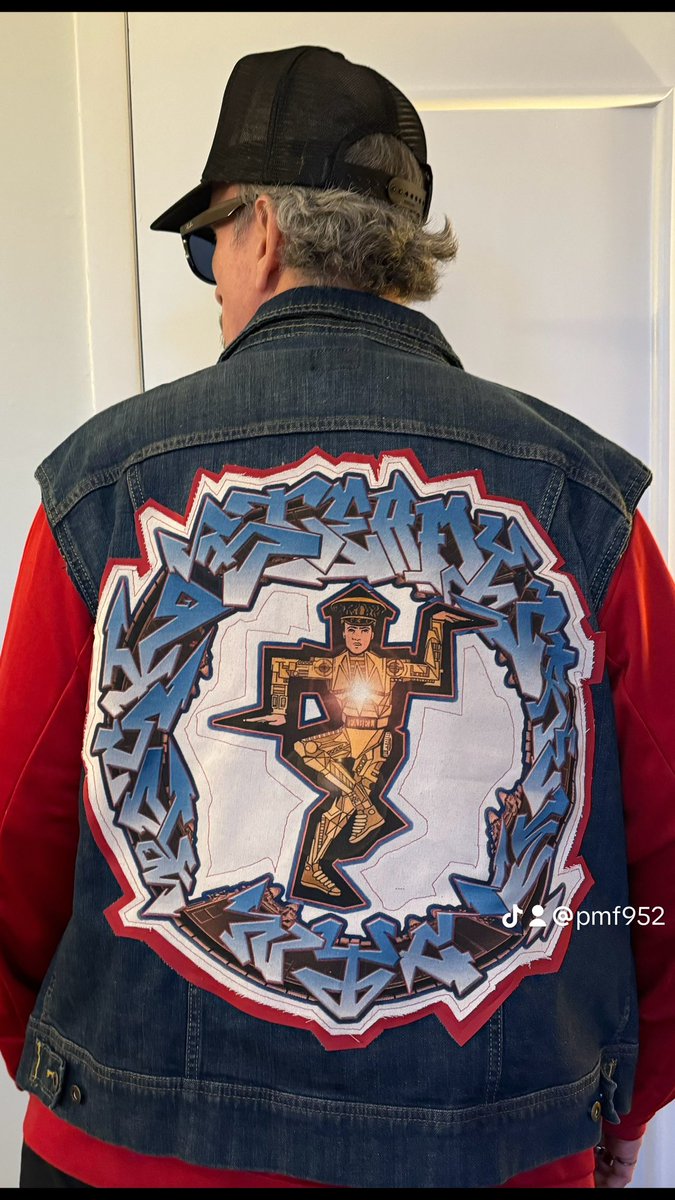 I finally transferred this old design of mine onto a @leejeans jacket!

Designed and sewn on by yours truly @popmasterfabel 
@popmasterfabel123 

FaBeLaBeL dEsIgNs™️