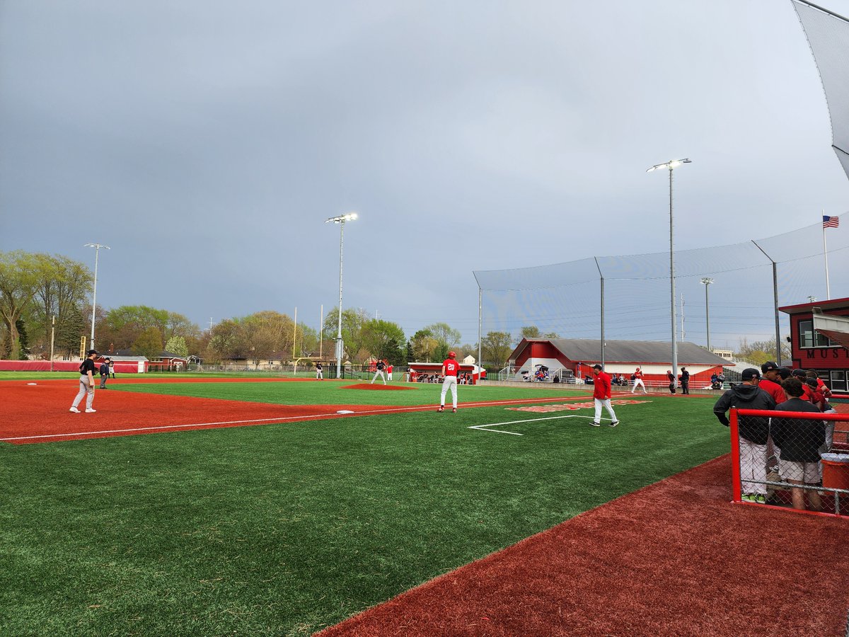 Munster Varsity Baseball (7-4, 4-2 NCC) wins 9-0 over Lowell! We host @CPHSSports in varsity action 5 PM Thursday.
#RollStangs
#WeAreMunster
@MunsterBaseball @WJOB_JEDtv @nwipreps @NWINews @TheRSN @PostTribSports