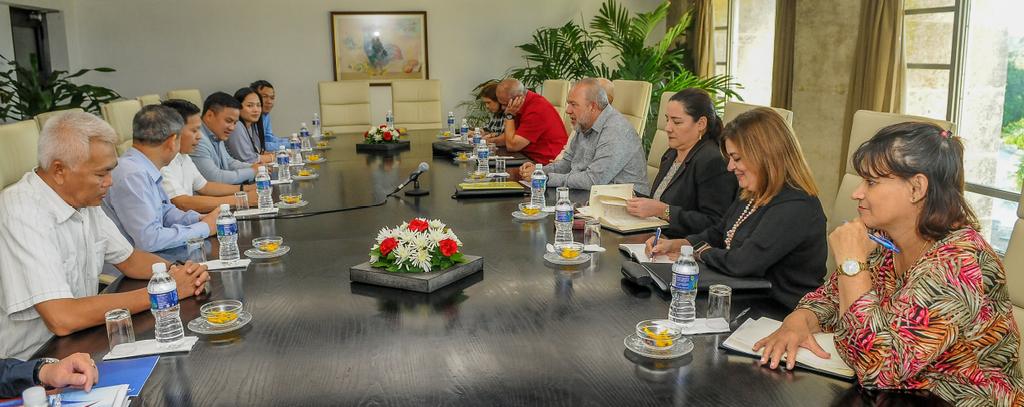 MMarreroCruz's tweet photo. En intercambio con directivos de la empresa vietnamita Thai Binh, agradecimos su contribución con más de 25 años en el mercado cubano en áreas claves para el desarrollo económico y social de nuestro país. 
#Cuba 🇨🇺 🤝 #Vietnam 🇻🇳 https://t.co/RTlWg4FCyU