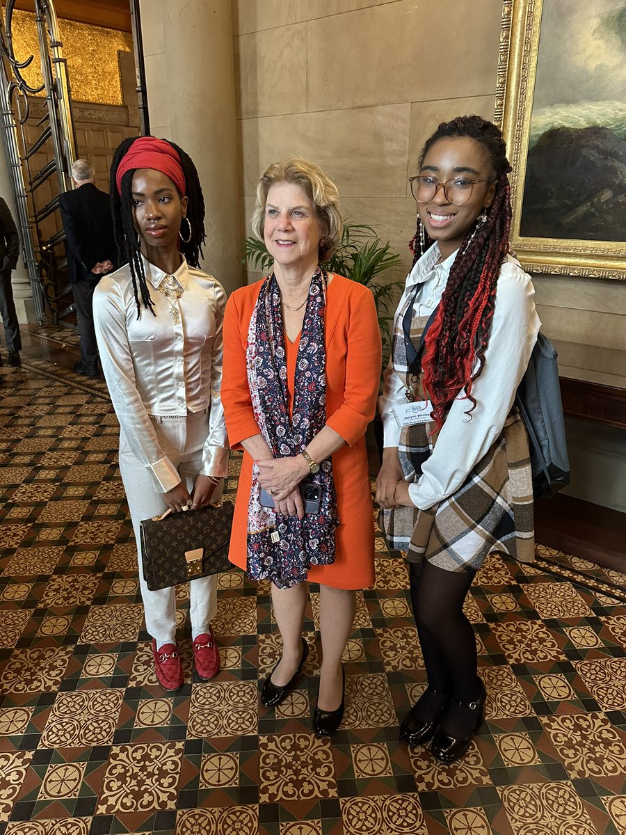 Thank you Senator Mayer for your unwavering support for urban education in New York State! Our Yonkers Public Schools’ students were thrilled to meet with you today. @YonkersSchools @ShelleyBMayer