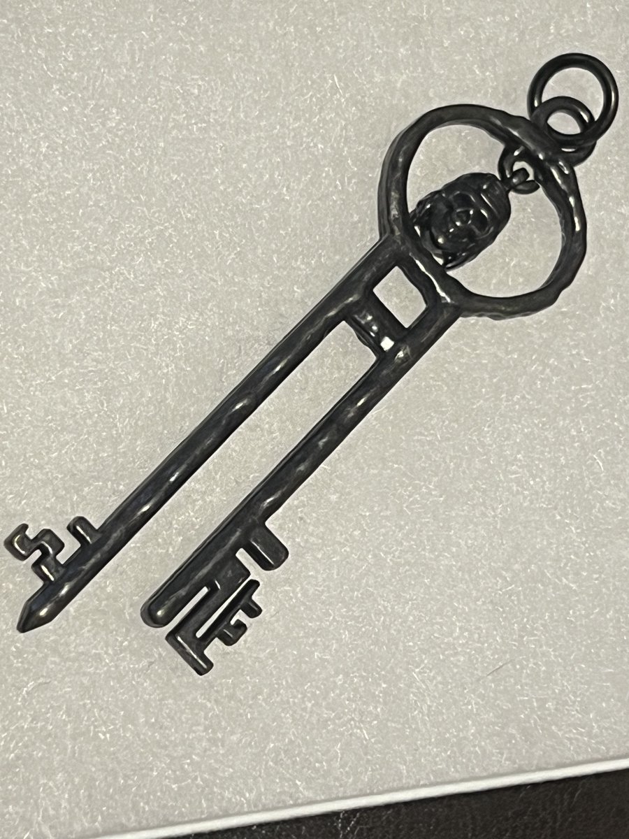 TeriE's tweet photo. COOL #DisneyParks Movie #PiratesoftheCaribbean Davy Jones Pirate #KeyReplica NEW FREE SHIP 

#disneysouvenirs #moviereplica #piratekey #davyjoneskey #davyjones #pirate #pirates #moviecollectibles #collectibles #keys #ebayfinds 

https://t.co/T6QxepvWOE #eBay via @eBay https://t.co/ja1cgqhB38