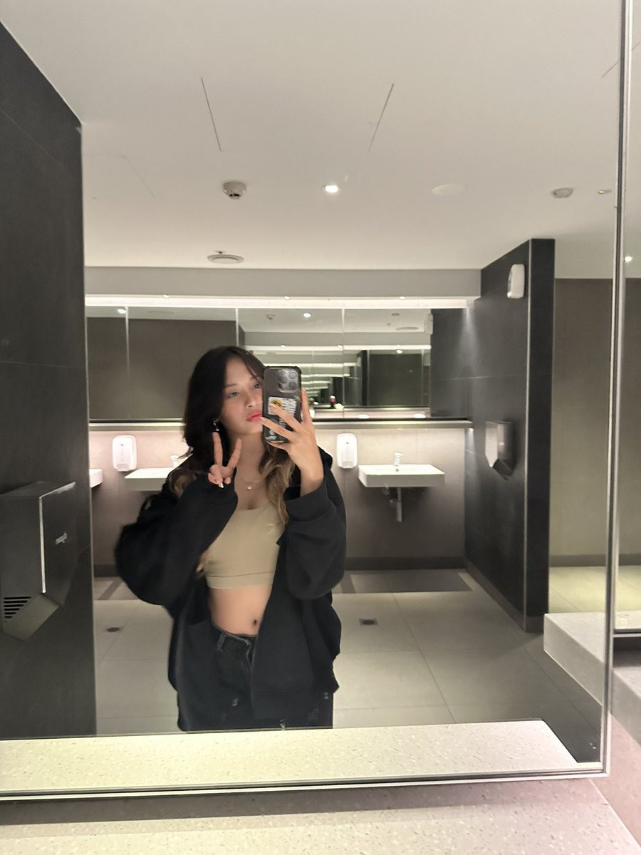 jvsmzn's tweet photo. out n about https://t.co/TBsuwY0bVE