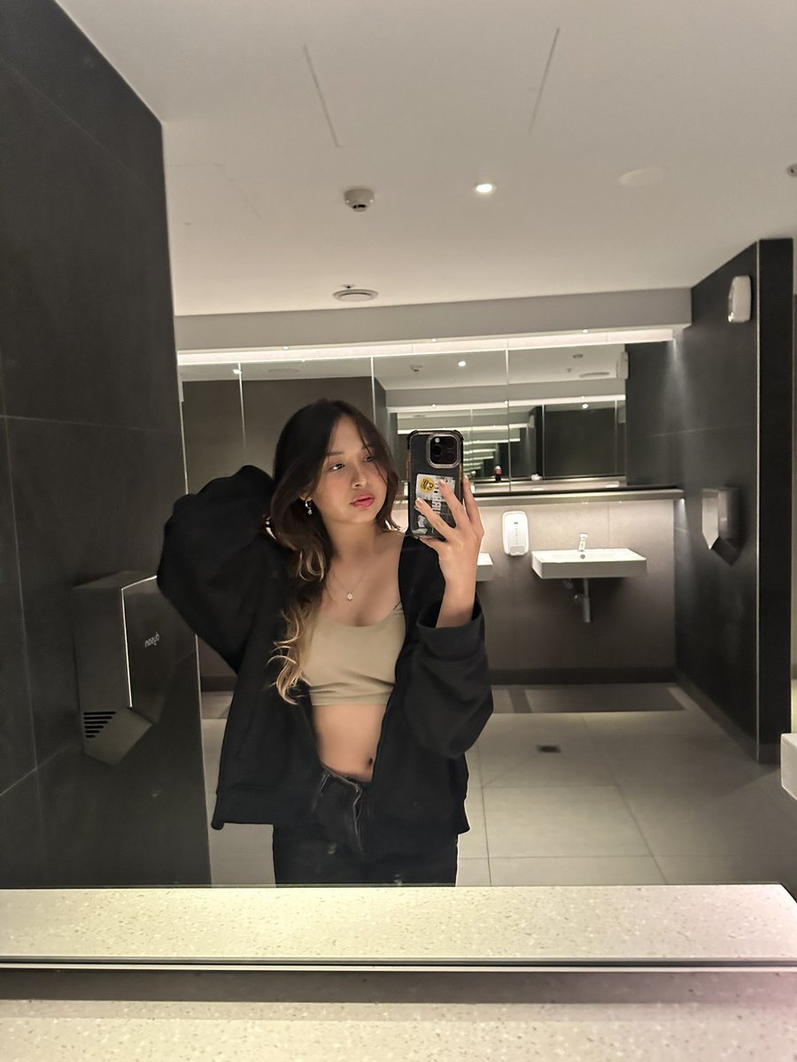 jvsmzn's tweet photo. out n about https://t.co/TBsuwY0bVE