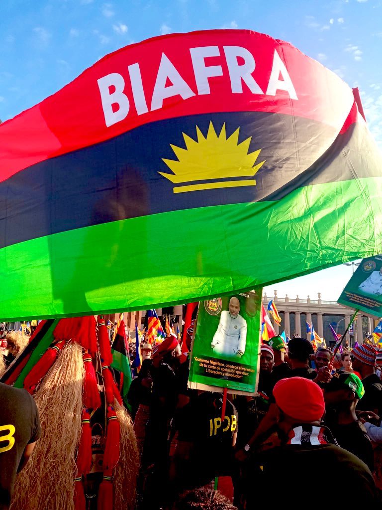 Self determination is a fundamental human right

It's the right of the indigenous people to decide their future 

It's not a crime or a call for war in any known law

#BiafraExit
#BiafraReferendum #FreeMaziNnamdiKanu