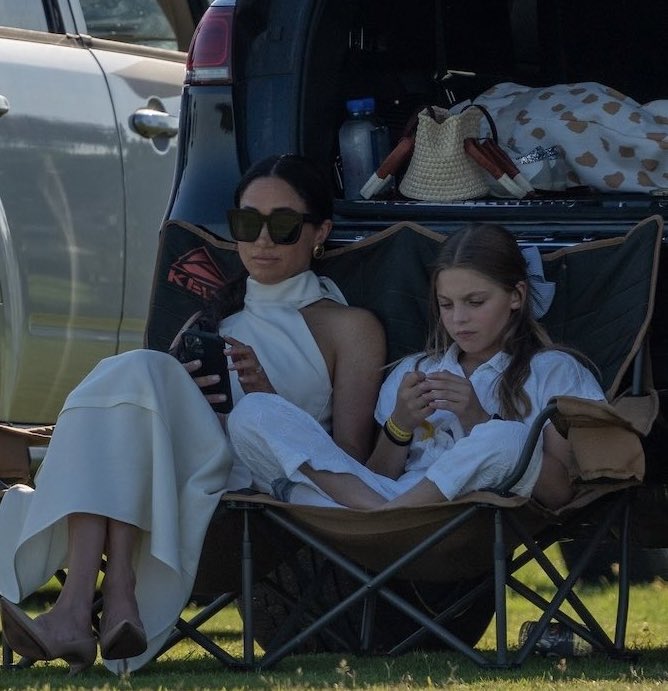 Seeing Meghan with Alba is like seeing her and Lilibet in the future. Can’t wait for that mother + daughter duo 💕