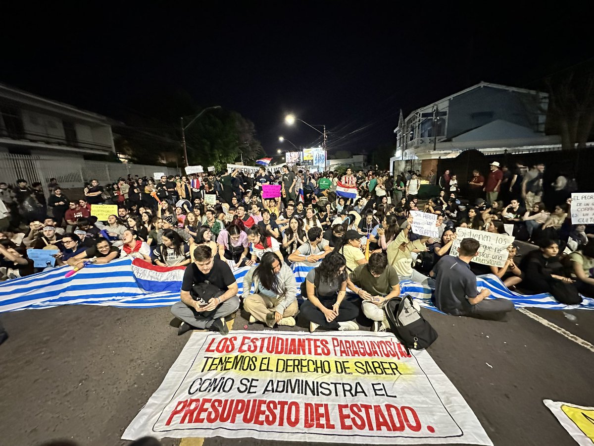 Hoy nos sentimos acompañados, comprendidos, apoyados.

Porque queremos ver un futuro en el Paraguay

Ni un paso atrás.