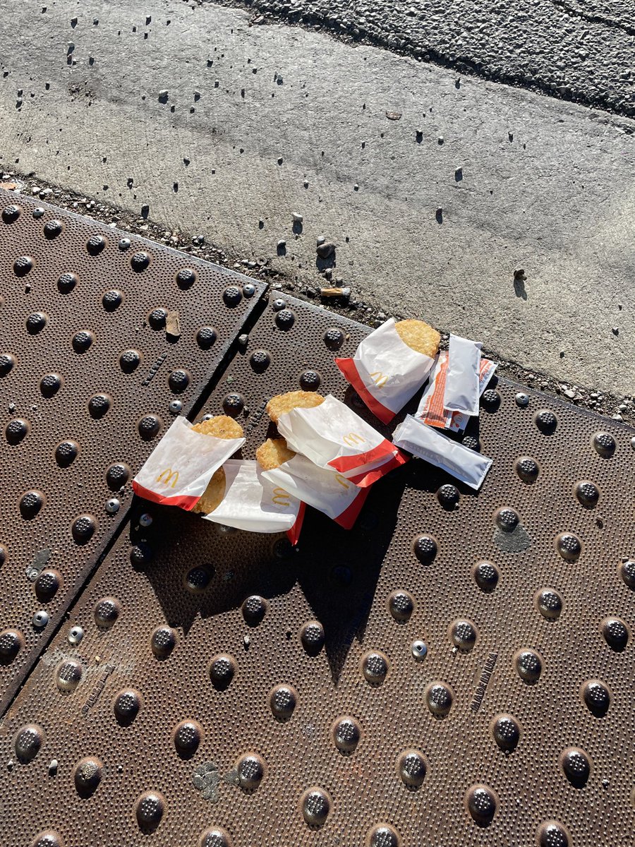 LargeHumV's tweet image. This fucked me up when is aw it. Kind of renaissance no?