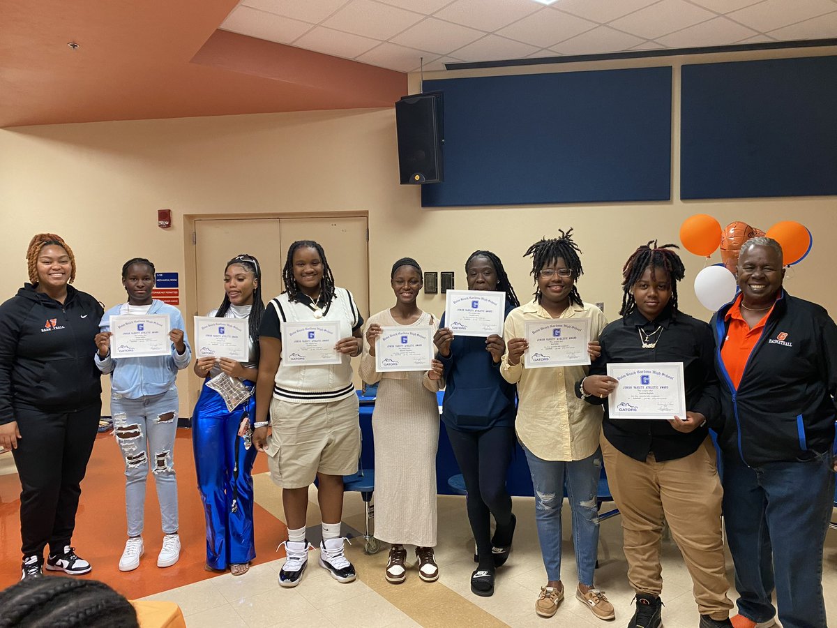 coachrlbrown1's tweet photo. Lady Gators banquet #untilnext…. https://t.co/3AQ5aD7XfB