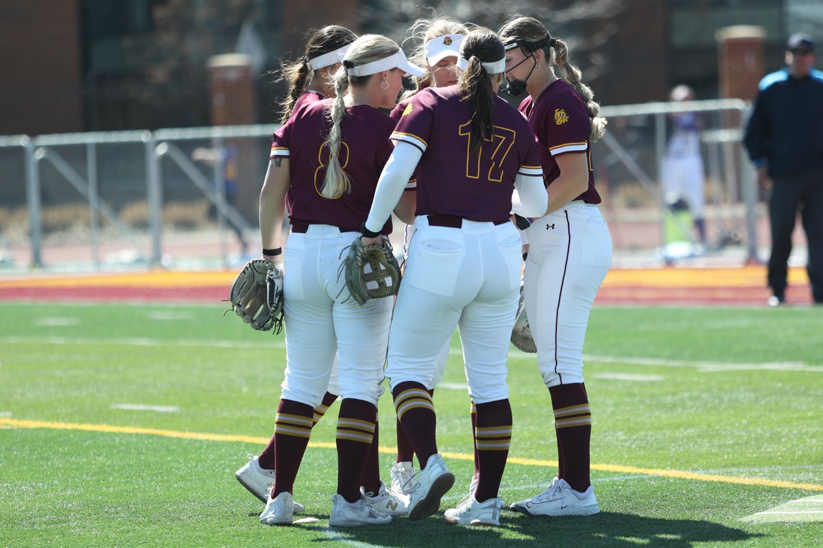 .@UMD_Softball Sweeps St. Cloud State on the Road in NSIC Doubleheader Doubleheader Recap: umdbulldogs.com/news/2024/4/16…