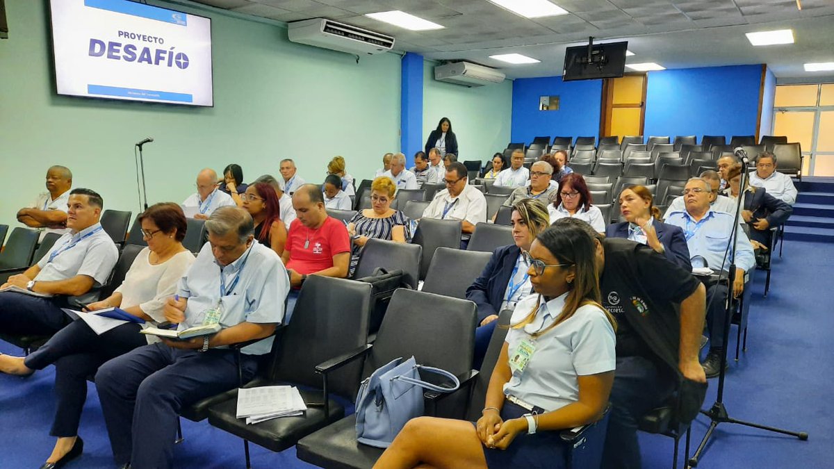 LaCACSA's tweet photo. ✈️ | Ministro de Transporte @E_RdgzDavila visitó nuestra Corporación y resaltó la importancia de la comunicación estratégica como pilar fundamental en la gestión de Gobierno y para las instituciones del sector.
.
.
#AviaciónCubana https://t.co/Ng03SQ110W