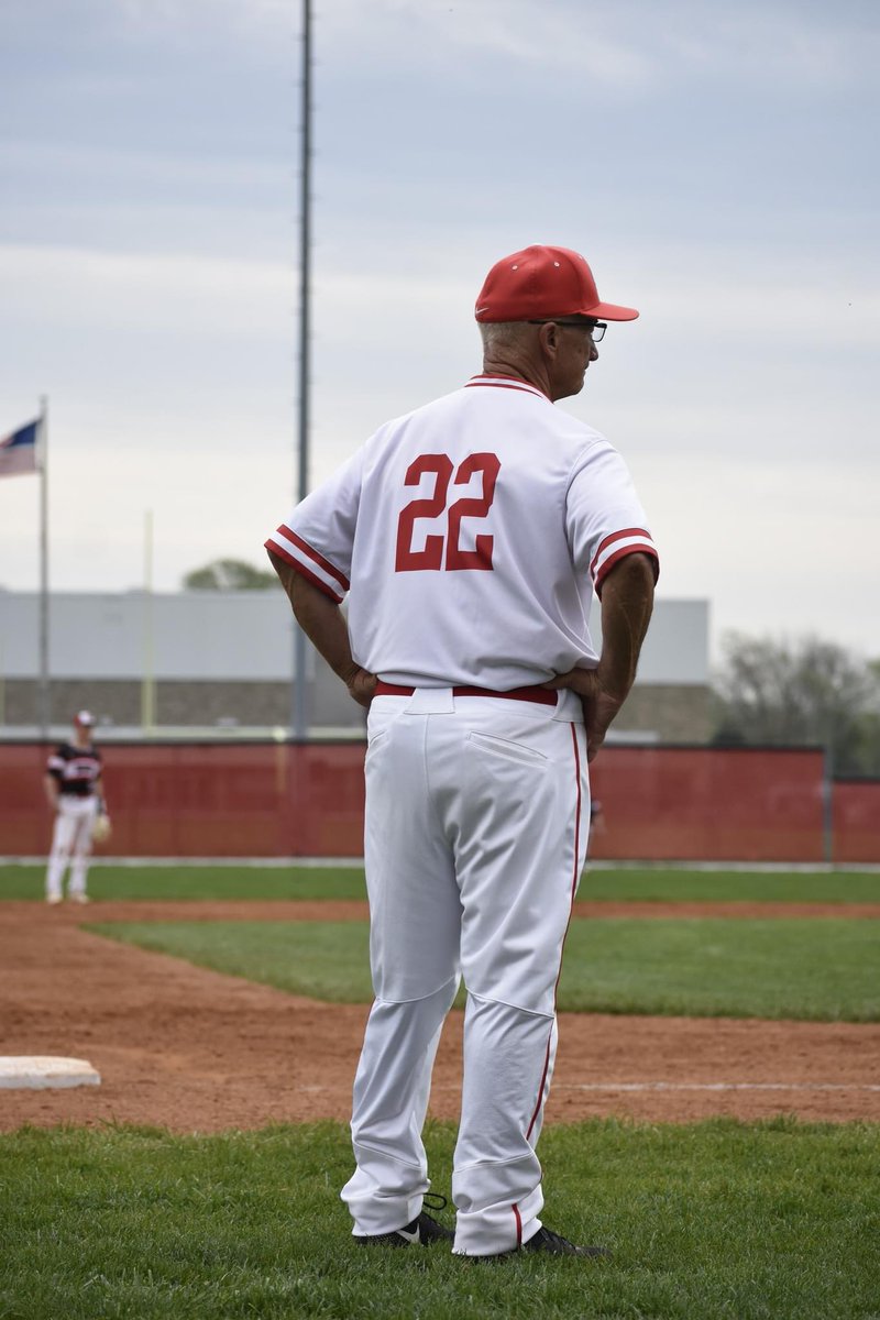 tl_indians's tweet image. Hall of Fame Baseball Coach Jake Burton reached career win # 900 tonight as the Indians defeat Rensselaer. Coach Burton is a legend of the game and we are so proud of this amazing milestone. Congrats @j22burton and let’s get you to # 1000!

@IHSBCA @INHoosierConf @samueltking