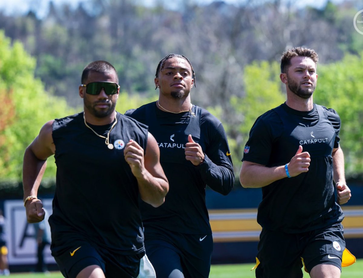 UDONTKNOWRI's tweet image. #Focused 🃏 💛🖤 #SteelerNation