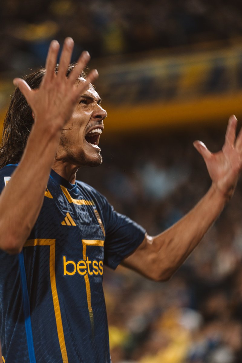 lachinasanjuann's tweet photo. EDINSON CAVANI SEÑORES. https://t.co/OMZOoAet6c