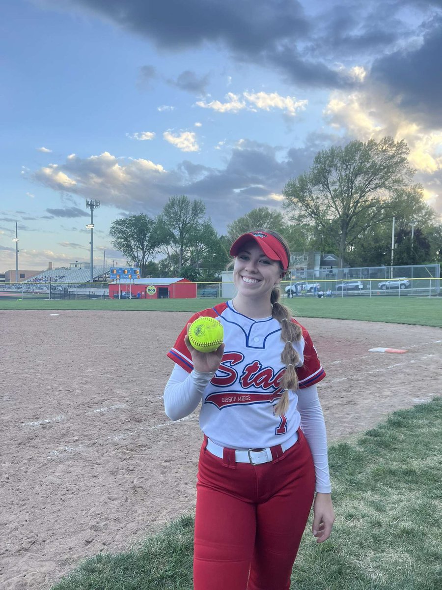 Congrats to our home run hitter for tonight <a href="/KolarikKatie/">Katie Kolarik</a> keep up the good work!