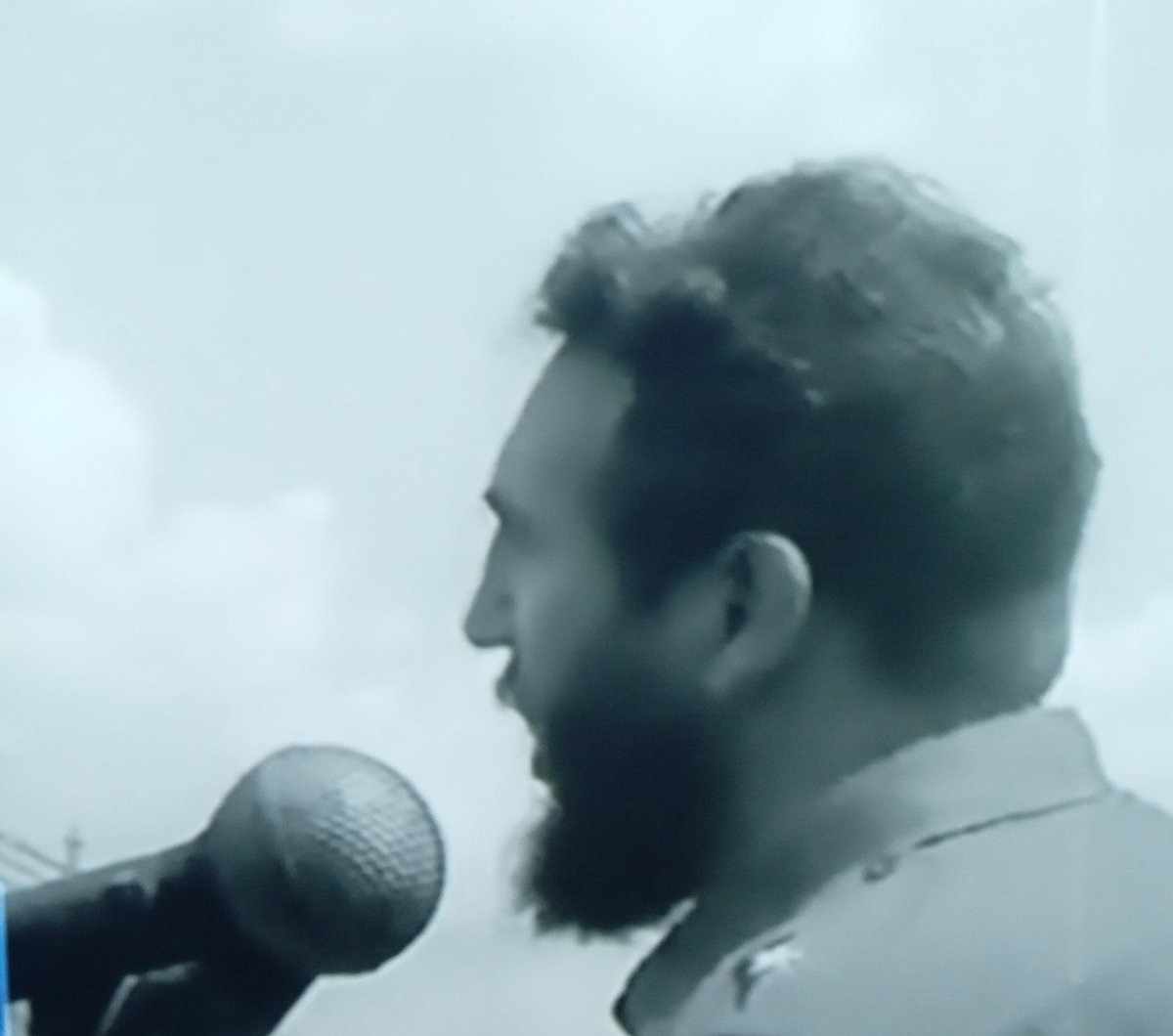 Martinez780726's tweet photo. Como el primer día que vine al mundo digo como mi padre #Fidel #SocialismoOMuerte #PatriaOMuerte VENCEREMOS #CubaViveEnHistoria @DiazCanelB @IzquierdoAlons1 @AsambleaCuba @EstebanLazo13 @gobhabana @GHNordelo5 @MarlonJ86115541 @LuisAlb97860501 @AdrianaRojasQba @AmarisAylaQba https://t.co/DhwhW89eA4
