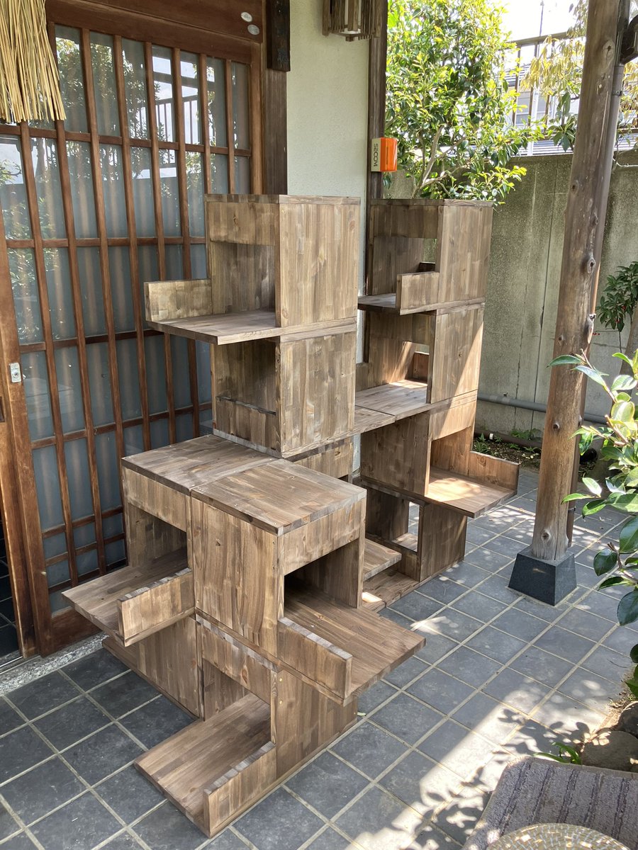 secondbrain1976's tweet photo. 猫の集合住宅設置完了。ユニットを組み合わせて様々な空間を作ることができる。スケールを変えて人間の住宅にも応用できそう。
#猫の家
#cathouse
#cathome
#猫
#ねこのいる生活
#セカンドブレイン
#多田裕之
#建築家
#architect
#architecture
#一級建築士
#香川県 https://t.co/II1pkYQ5AR