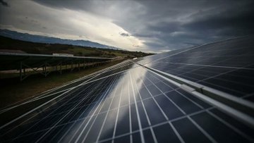 📢 Türkiye'de yenilenebilir enerjiden elektrik üretimi 12 Nisan'da yüzde 78,5'le en yüksek seviyeye ulaştı