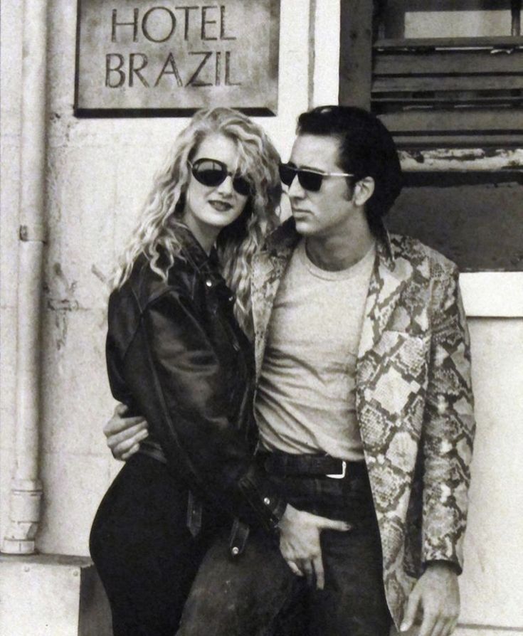 pedestrian's tweet photo. Nicolas Cage x Laura Dern. https://t.co/9P2So5WEs1
