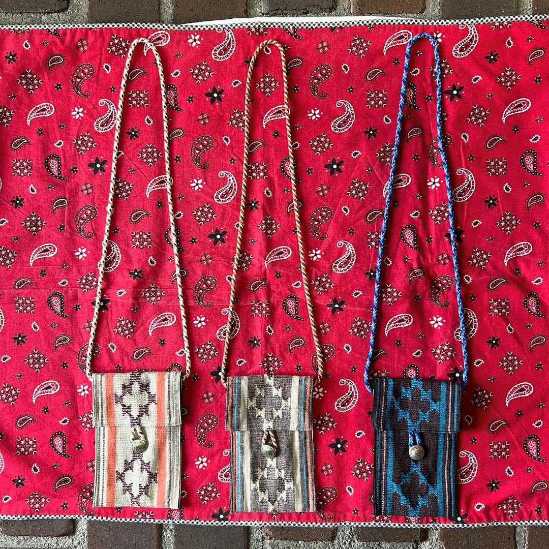 _topjimmy's tweet image. #フェローズ よりショルダーポーチが入荷しました✨✨

手織りならではの雰囲気のあるデザインです。
ギフトにもおすすめですよ。

topjimmy.jp/c/brand-list/b…

#PHERROWS #メンズファッション