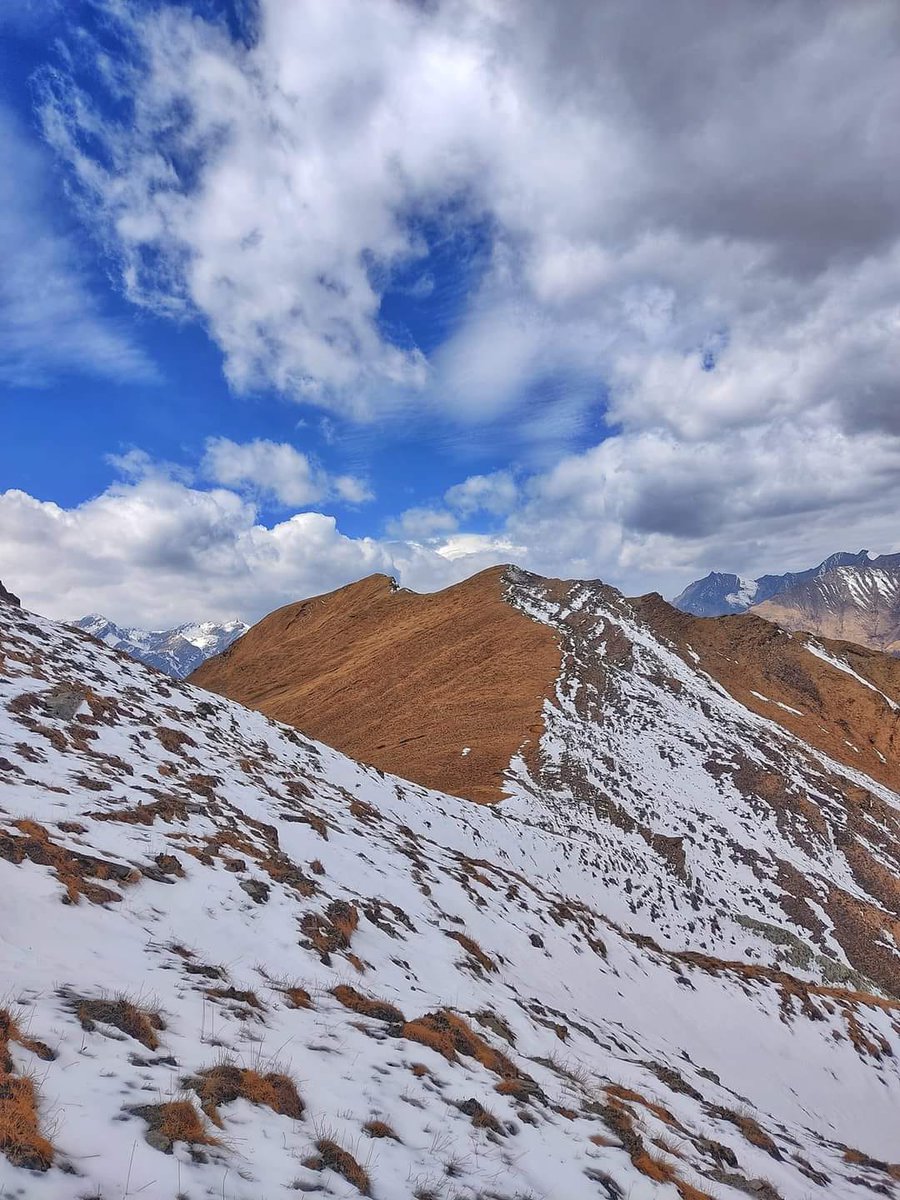 Mountains are Calling...I must go... ⛰️💞 Beautiful Kakkot, Dolpa ❣️

#LoveNepalTravelNepal #mountainviews #MountainMagic #traveladventure 

📸 Samay Dolpopa