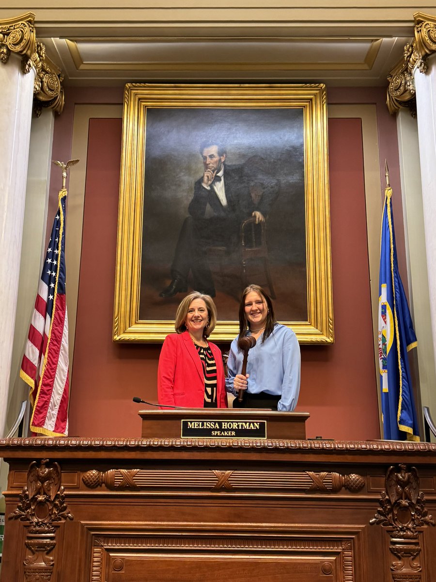 Kristin Robbins tweet media