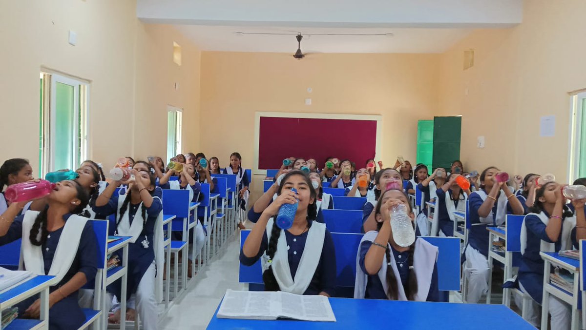 DM_Rayagada's tweet photo. Glimpses of Drink breaks across the schools of Rayagada District. #Measures are taken to prevent heat exhaustion and heatstoke during hot weather.
#heatwavemanagement
#StaySafe
@IPR_Odisha 
@SRC_Odisha https://t.co/KT5QbkyhNv