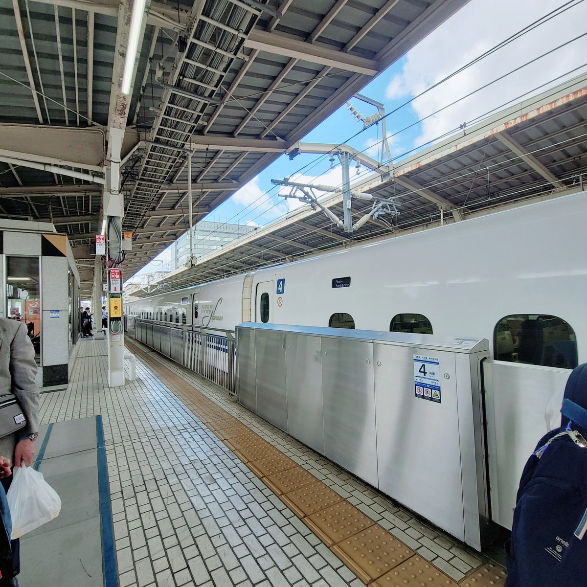 sora_R084's tweet photo. 10年以上振りかなぁ〜
新幹線乗るの🚅

熱海旅行行ってきます💕

 #熱海
 #新幹線
 #旅行 https://t.co/6duX5Np9KK