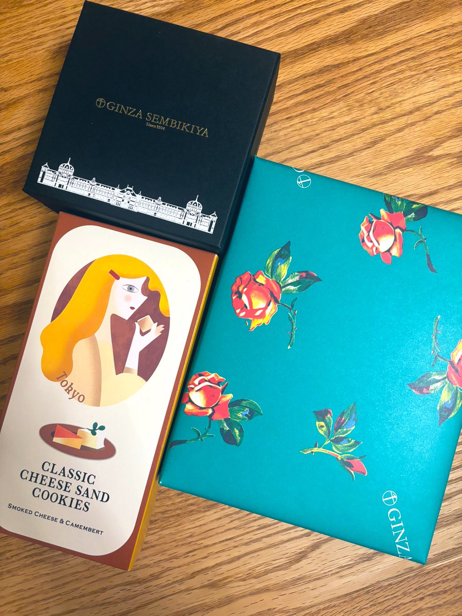今月もお原稿終えた✒️

友達にいっぱいお菓子🍪いただいた🥰
ありがとう❣️ヒンナヒンナ 