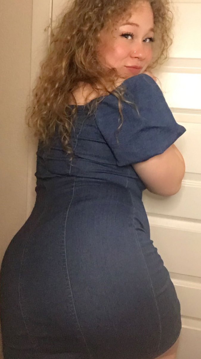 StickySamicky's tweet photo. Dm for my snap if you tryn sext or get sum saveable nudes with your name on my tits 😈 
#nsfw #horny #milf #tits #nudes #sexting #stickysamicky https://t.co/zfsL11ywDW