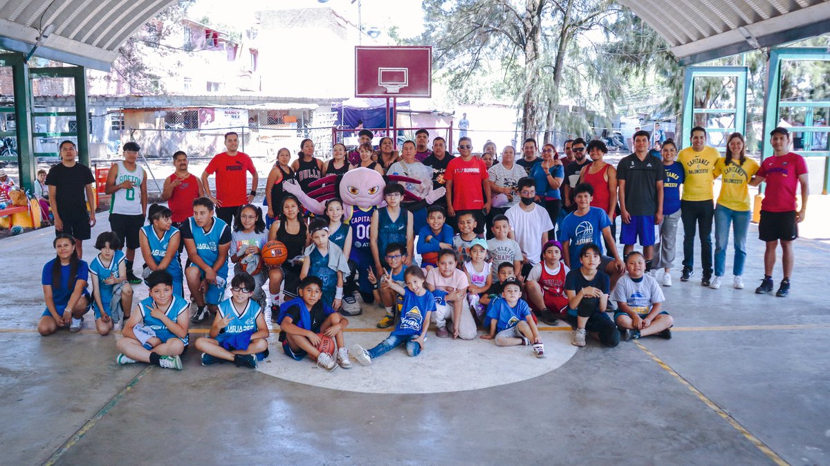 Como parte de nuestro programa Back to Basquetbol, visitamos la comunidad de “El Domo de Tlatilco”, donde impartimos una clínica para la siguiente generación de futuros Capitanes junto con @DeporteCDMX. ¡Gracias por recibirnos! 🏀😍 #SomosCapitanes