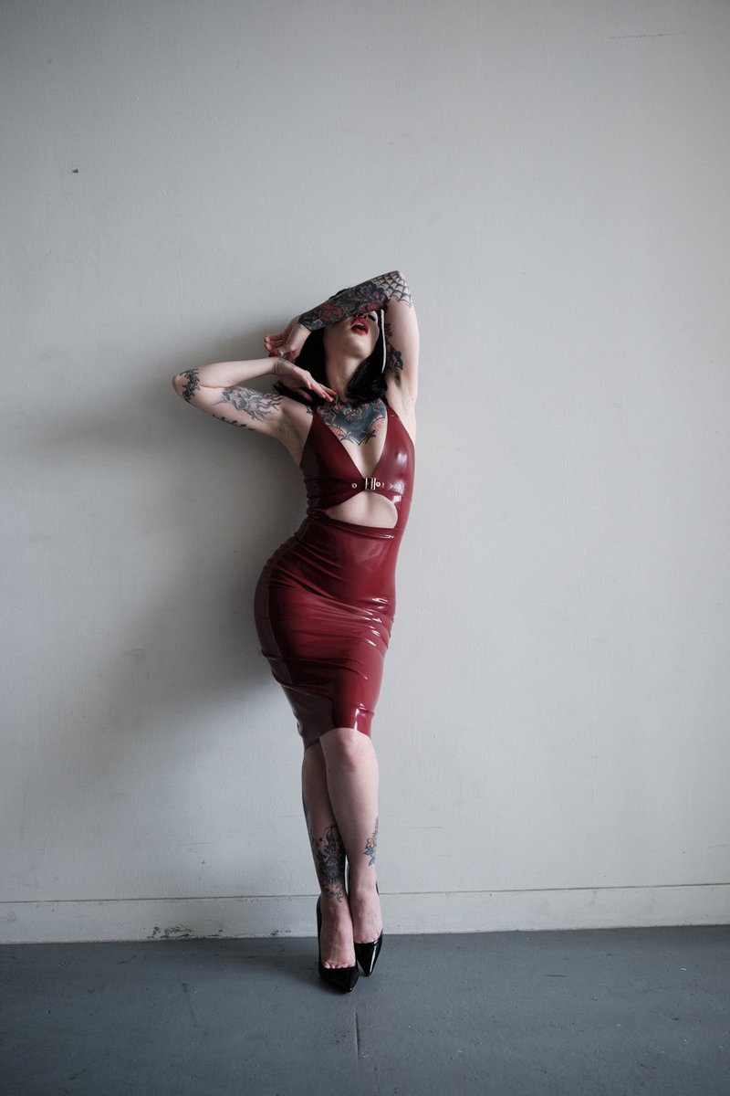 saint_arson's tweet photo. Everyone, tell R what a great job he did at picking out this latex dress from My wishlist. It fits like a glove 🖤 https://t.co/zQh4HEx4mI