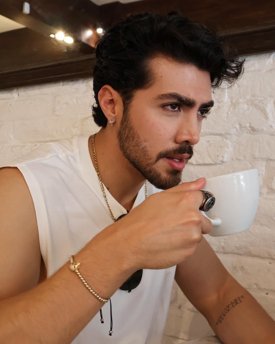 Disfrutando de un buen Chai ☕️ 
#men #mensfashion #menstyle #style #handsome