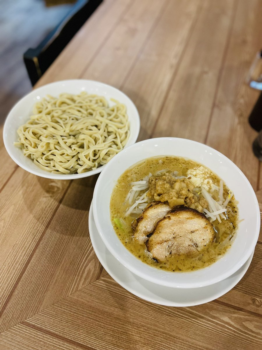 menyahanayo's tweet photo. 4/17 水曜

11:00-15:00(lo14:30)
18:00-22:00(lo21:30)

限定 G系つけ麺あります！

ラーメンと比べて提供までお時間いただいております🙇‍♂️

平日夜、土日のスタッフ募集中です。
お気軽にお問い合わせください🙆‍♂️

本日もよろしくお願いいたします！ https://t.co/FMWFK4IBmu