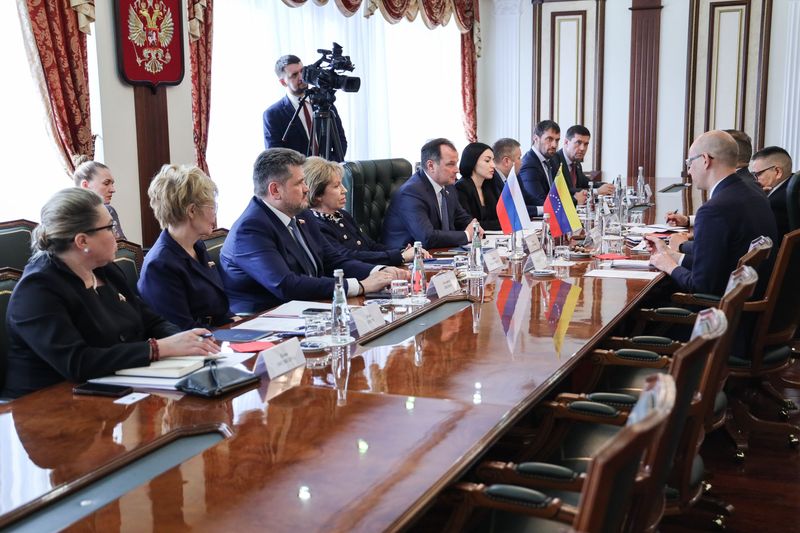 #17Abr En la Cámara Alta del Parlamento ruso se llevó a cabo una reunión del Embajador Jesús Salazar Velásquez, con miembros del Grupo de Amistad Parlamentaria
laradiodelsur.com.ve/?p=141764 #QueLoSepaElMundo