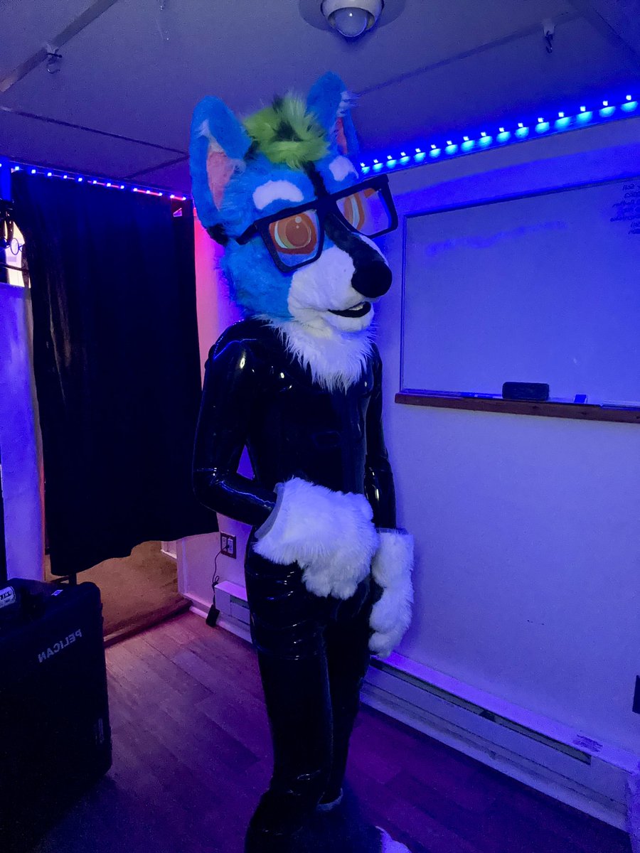 So, about that New Year’s resolution… we’ll get there! But FWA is in a couple weeks, who else is excited??? 🥳🥳