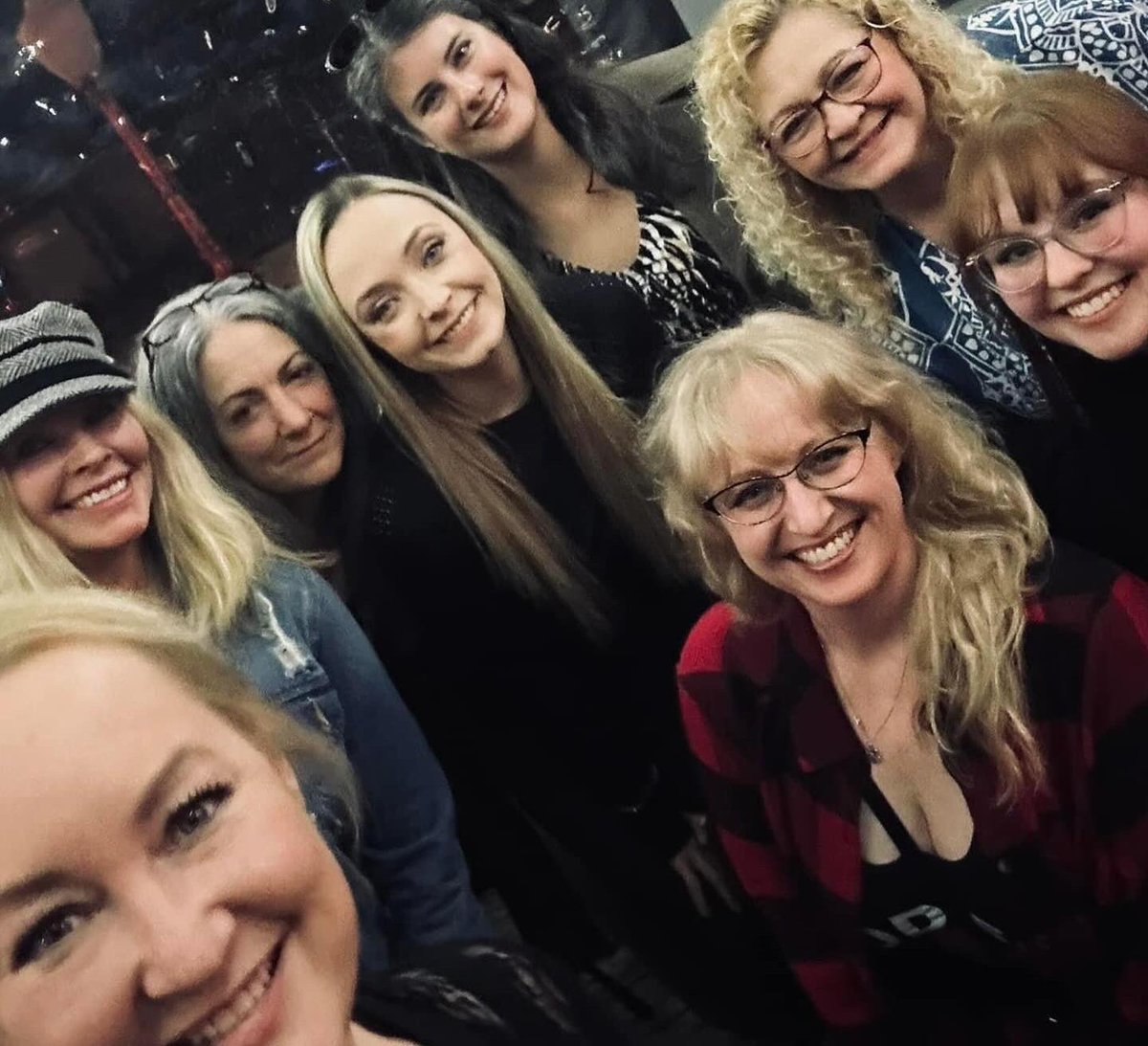 We had a wonderful evening with these fabulous & talented ladies of our very own #WNYmusic scene! Nothing but love and support to everyone following their passion & sharing their gifts. Keep Rockin Ladies! 🤘
#buffalo #wny #frontwoman #sherocks716 #localmusic #buffalomusicscene