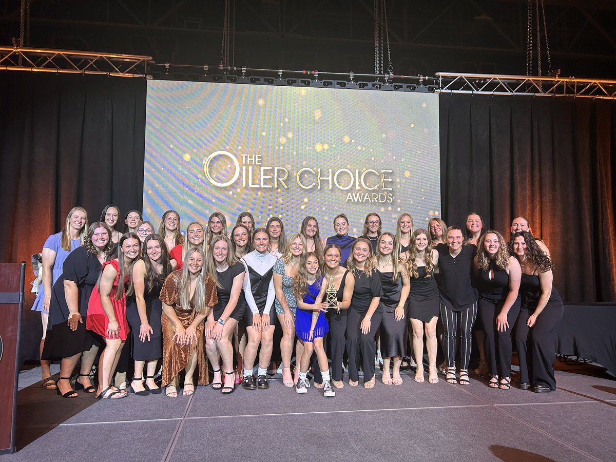 UFOilerSoftball's tweet photo. Oilers Choice Awards
🌟Community Service Team of the Year🌟 https://t.co/R3YHzVeWk2