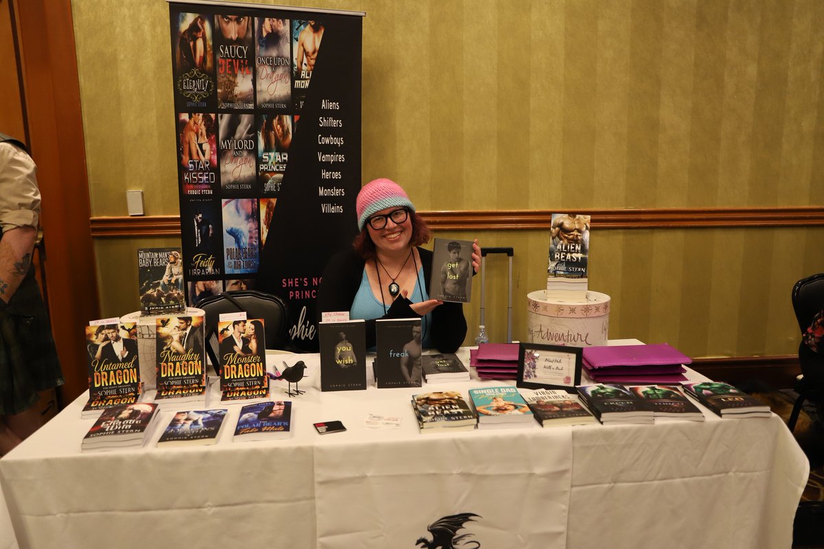 A few of my favorite #booksigning pictures!

  #readerstakedenver #wotr24 #rrbb24 #readerstakedenver24 #sophiestern #secretheartofgold #bearsvswolves #spicypnrbooks #spicyscifibooks #thevampiresmelody #meganslaysvampires #readsomethingnew #spicyromancereads