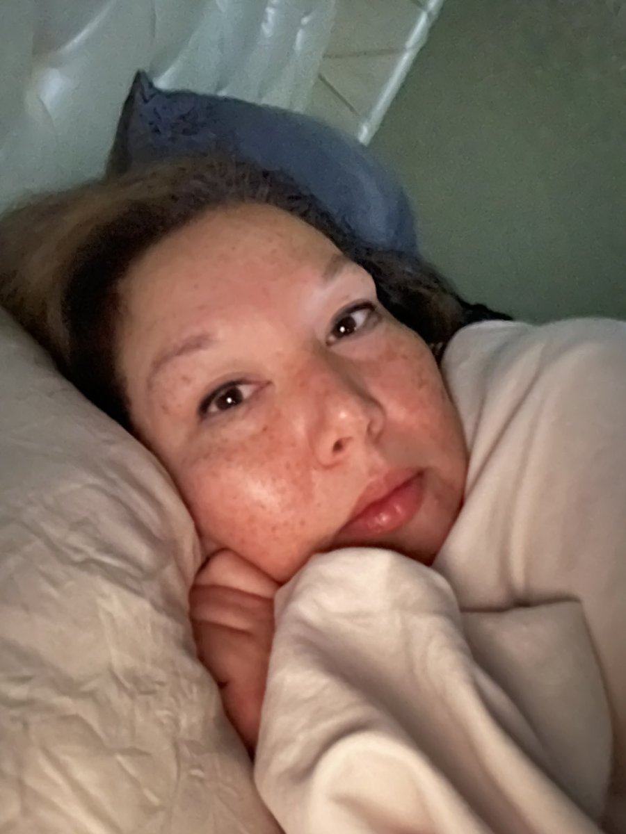 Shelley_Knight1's tweet photo. And NOW goodnight. It’s just a sheet night but I always keep a fan on me! #sleep #gotobedearly #wakeearly #sleepwell https://t.co/rOGP7aFEb7